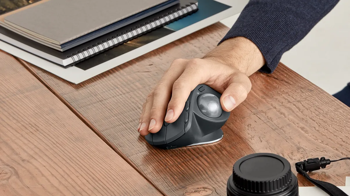 Cel mai nou mouse Logitech reinventează un concept de acum 10 ani