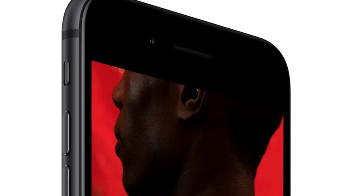 iPhone 8 ”te zgârie pe urechi” când vorbești la telefon, dar problema se va rezolva