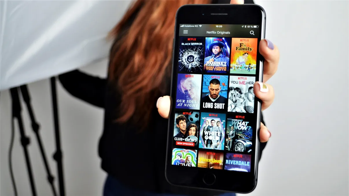 Netflix: codurile secrete care te ajută să găsești conținutul pe care îl vrei
