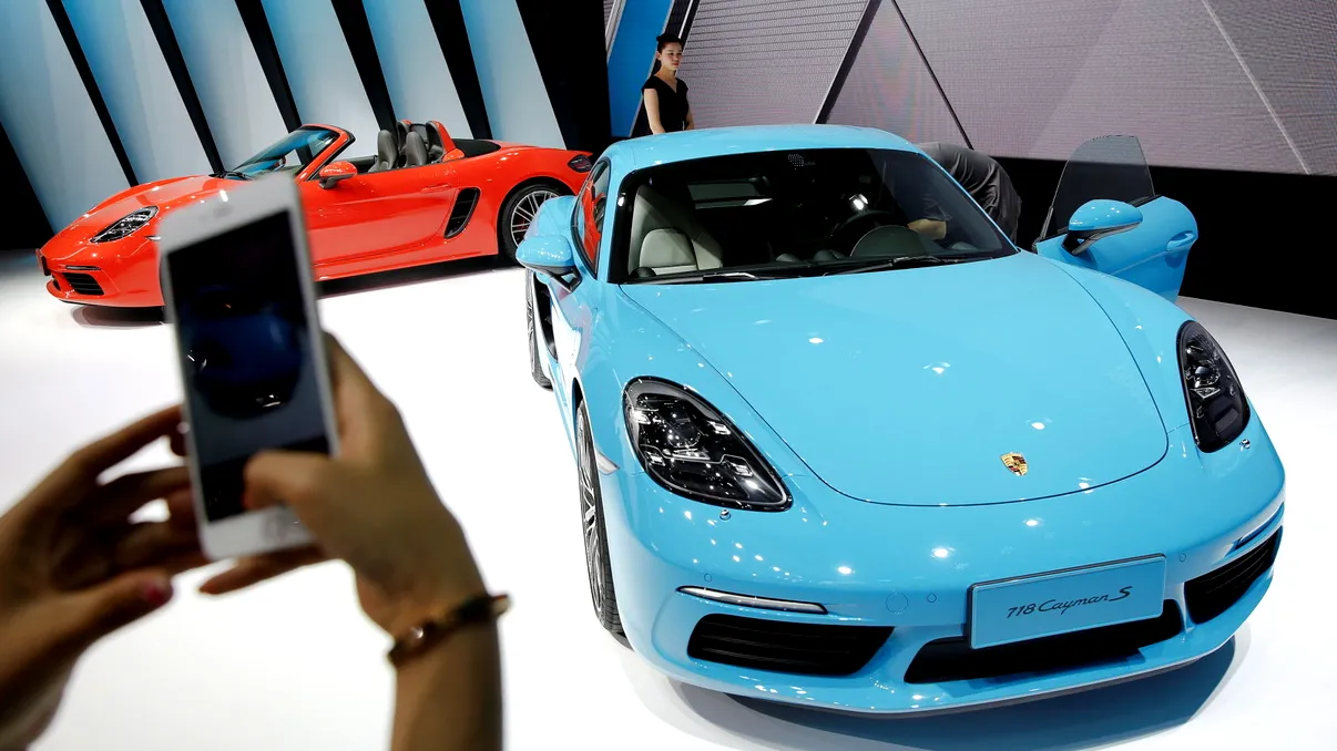 Un abonament la Porsche îți permite să schimbi mașinile de top ca pe șosete
