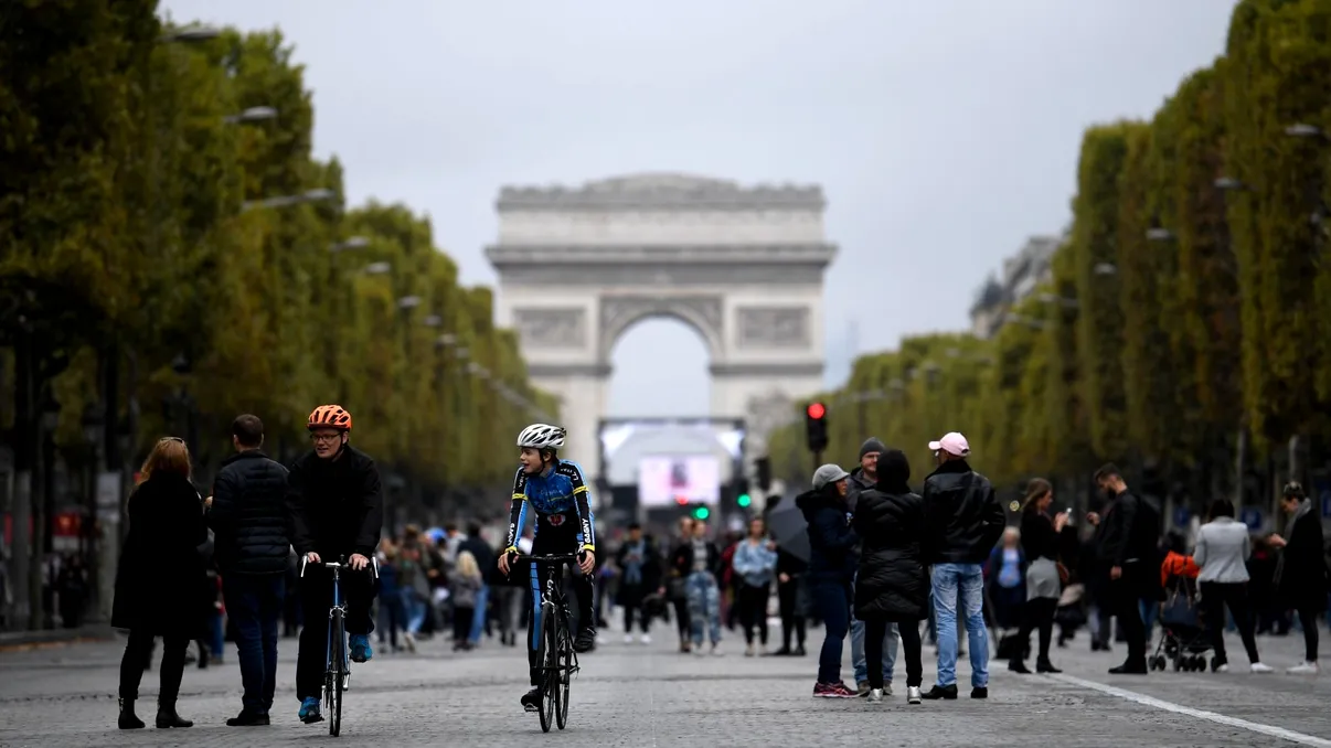 O zi fără mașini în Paris ne ajută să înțelegem mai bine beneficiile ecologice