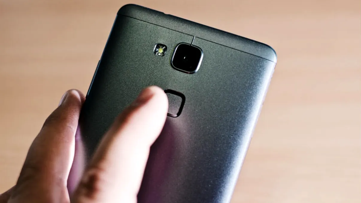 Senzorul de amprentă ar putea deveni un standard pentru telefoanele mobile