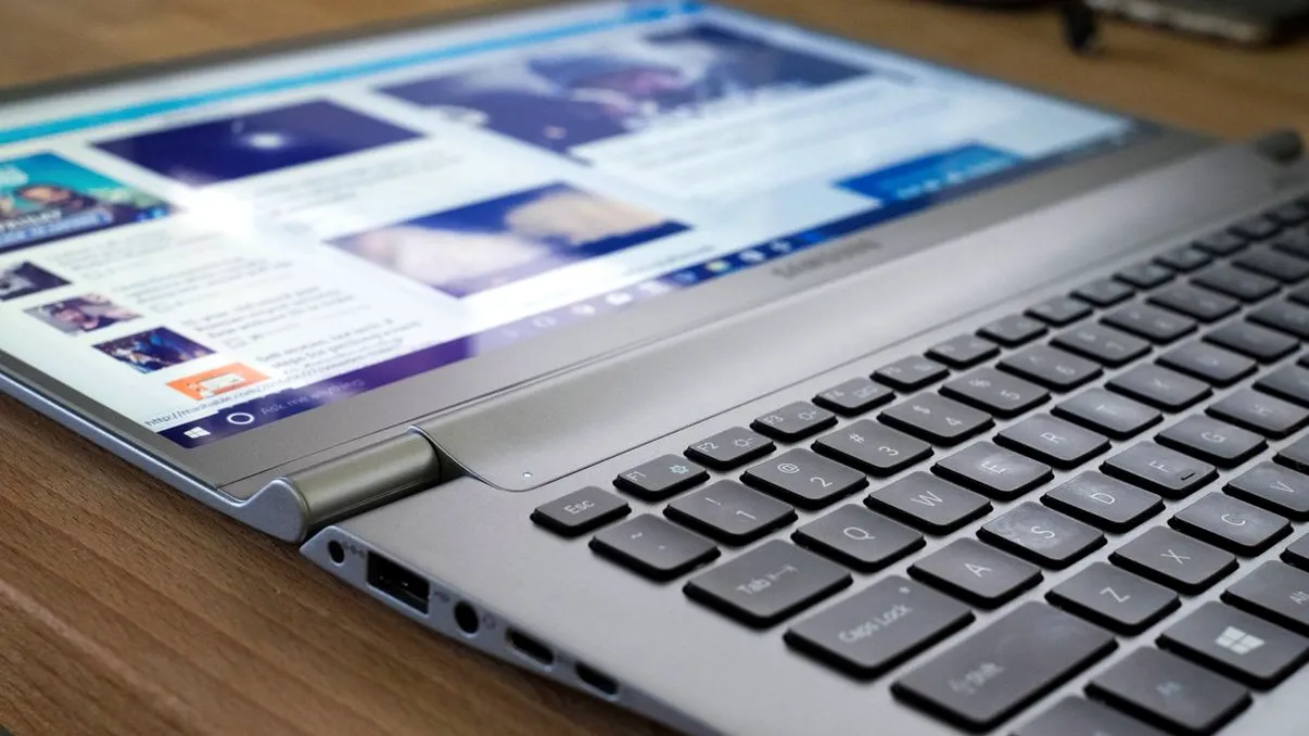 Google a brevetat laptopul care îți urmărește privirea