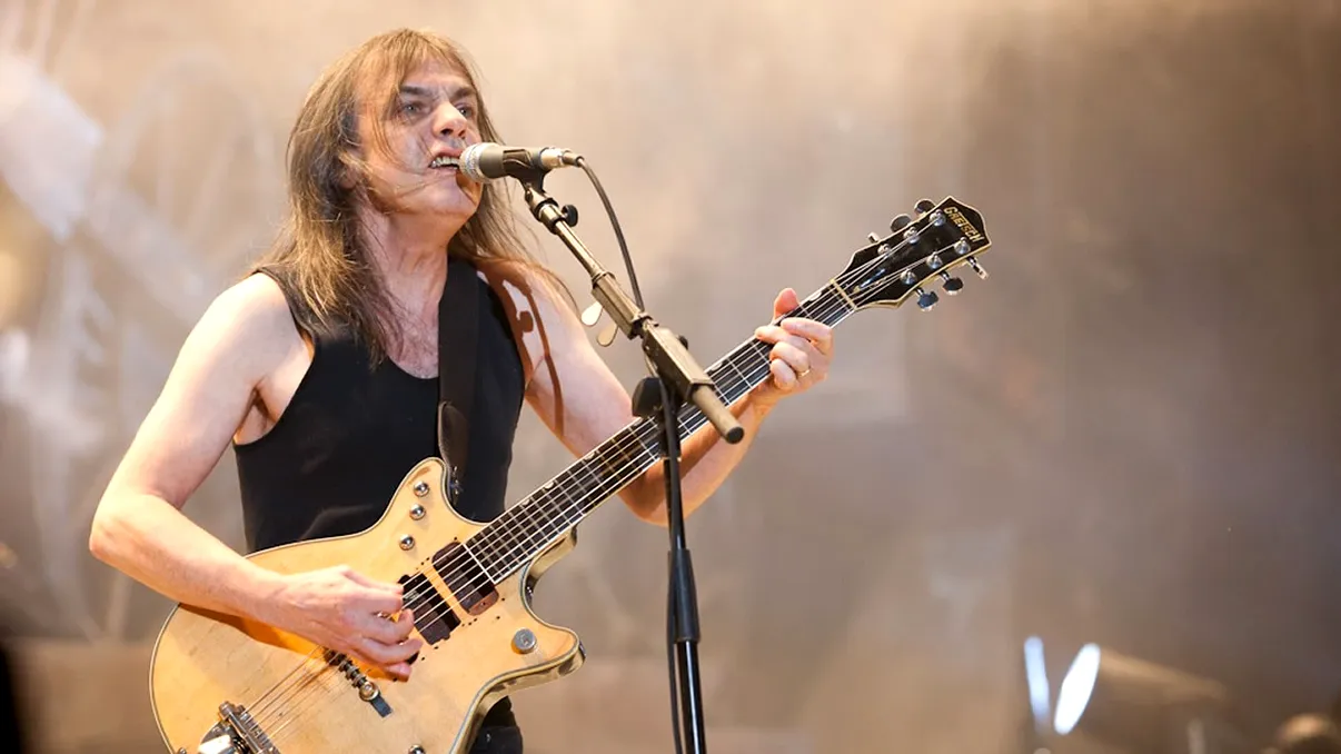 AC/DC, fără Malcolm Young: a murit chitaristul și cofondatorul AC/DC