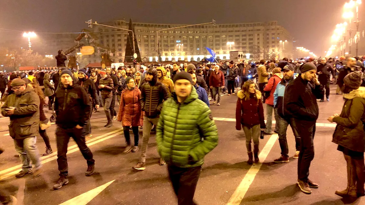 Proteste în București și țară: câteva zeci de mii de oameni au cerut oprirea abuzului contra justiției