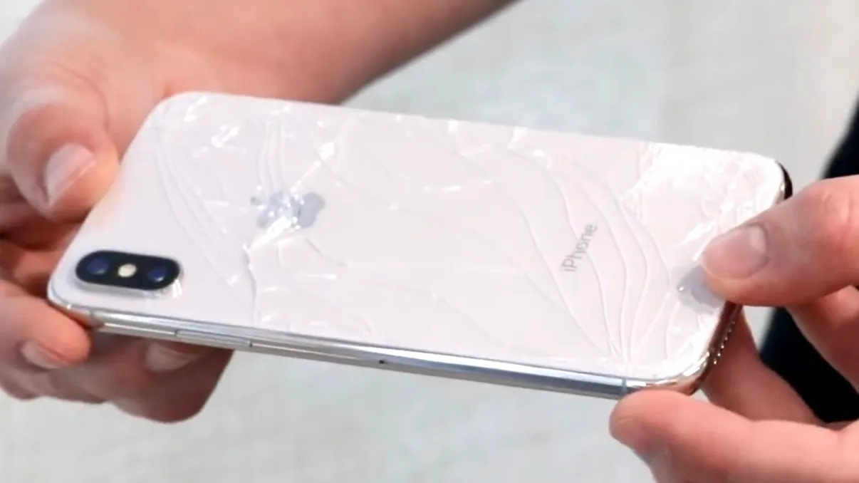 Ca la Steaua: spargi un iPhone X, îți trebuie bani cât Gigi Becali să-l repari