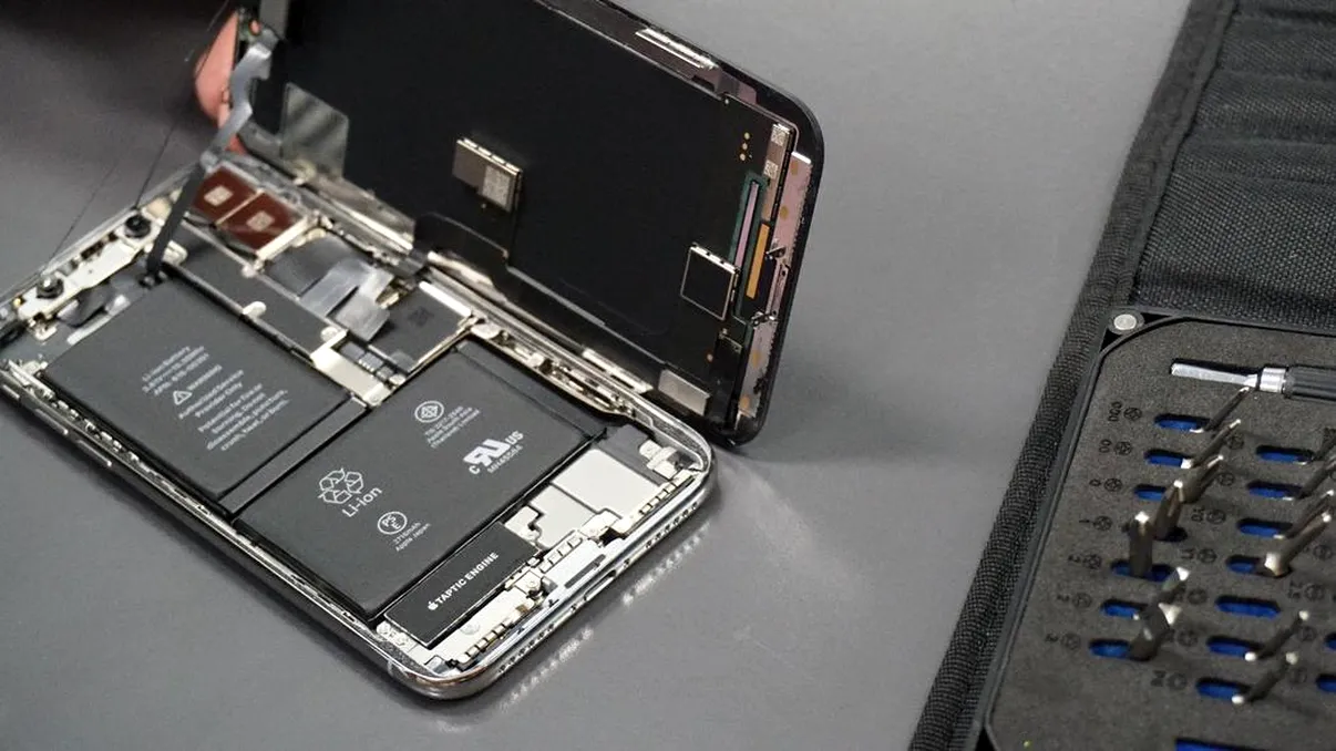 Dezasamblarea iPhone X dezvăluie un detaliu neașteptat