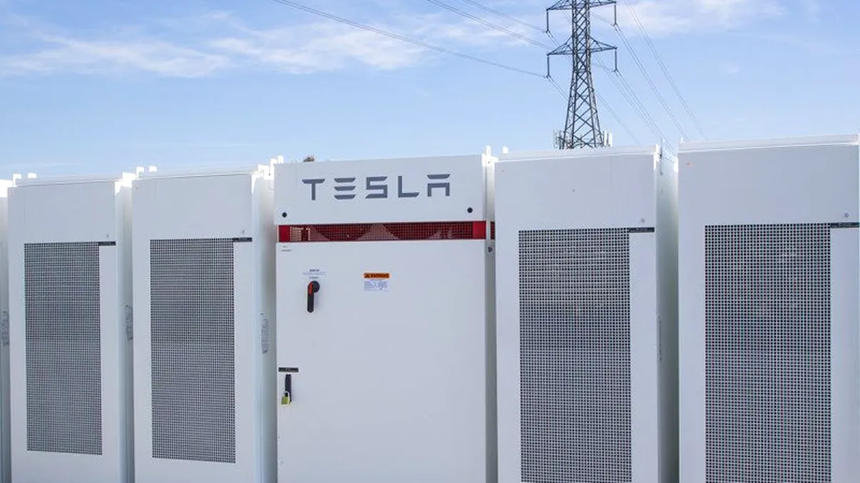 Tesla a construit cea mai mare baterie din lume într-un timp record
