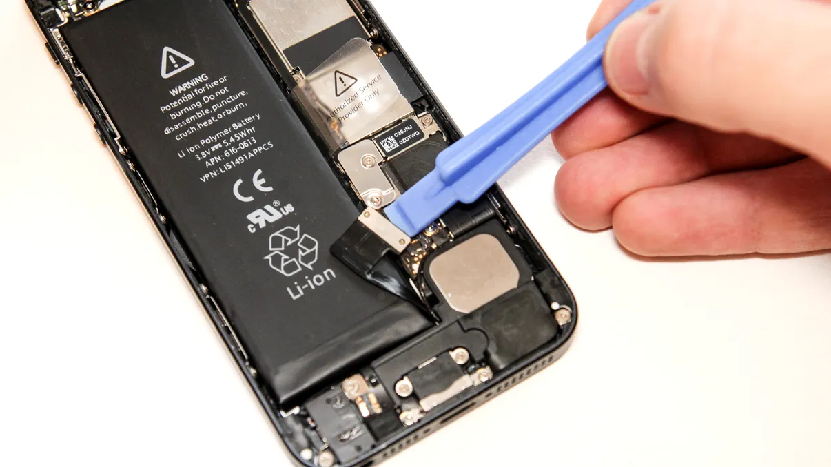 Un iPhone vechi poate deveni mai rapid cu o baterie nouă