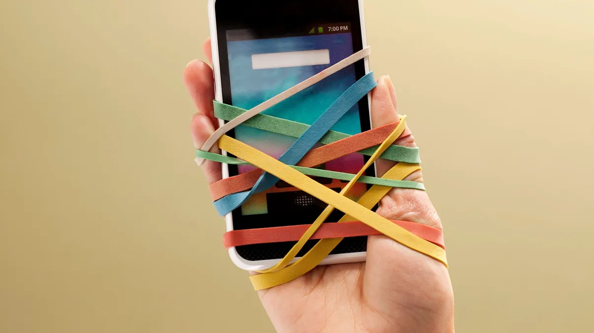 Există o cauză pentru dependența de telefon și nu e vina ta