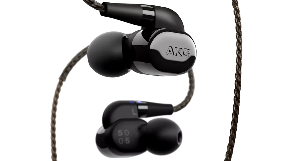 AKG îți vinde căști in-ear de studio la un preț fabulos
