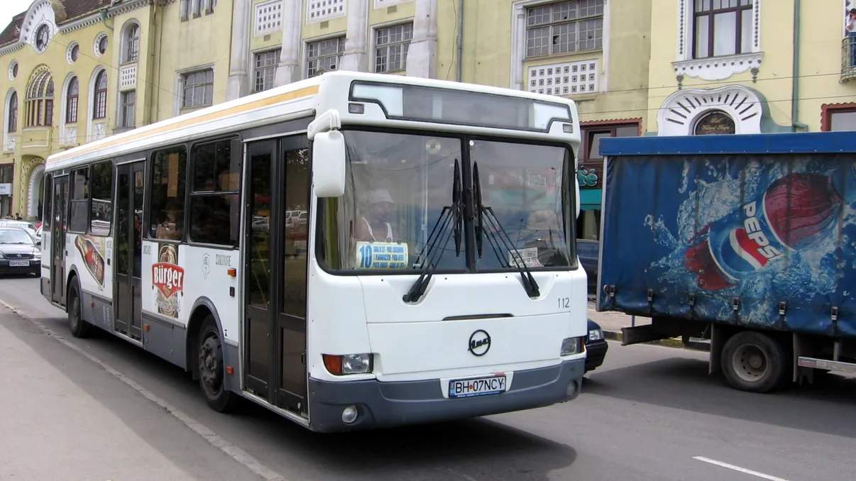 Aplicația românească prin care navetiștii știu ce autobuze să ia
