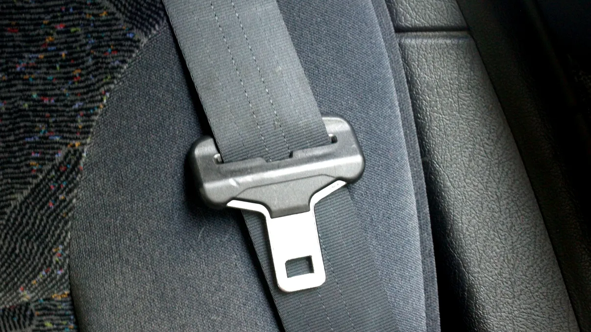 Scurtă istorie a centurii de siguranță care a salvat milioane de vieți