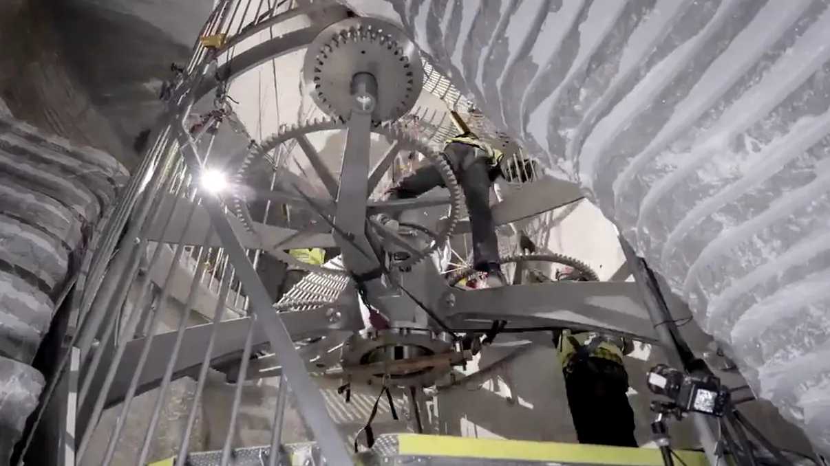 Cel mai bogat om dă ora exactă: proiectul unui ceas de milioane de dolari