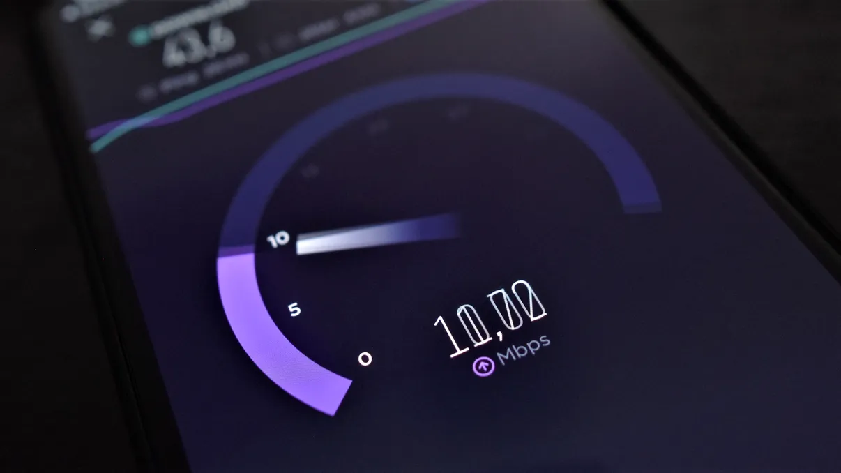 RCS-RDS, UPC sau Telekom: cine oferă cel mai rapid net din România