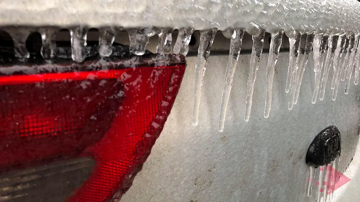 Aeroportul Otopeni, blocat de un fenomen meteo extrem: ce e freezing rain