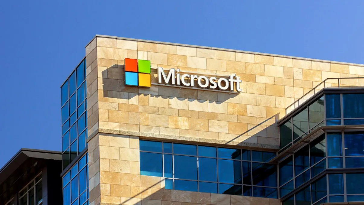 Microsoft investește bani grei în dezvoltarea inteligenței artificiale