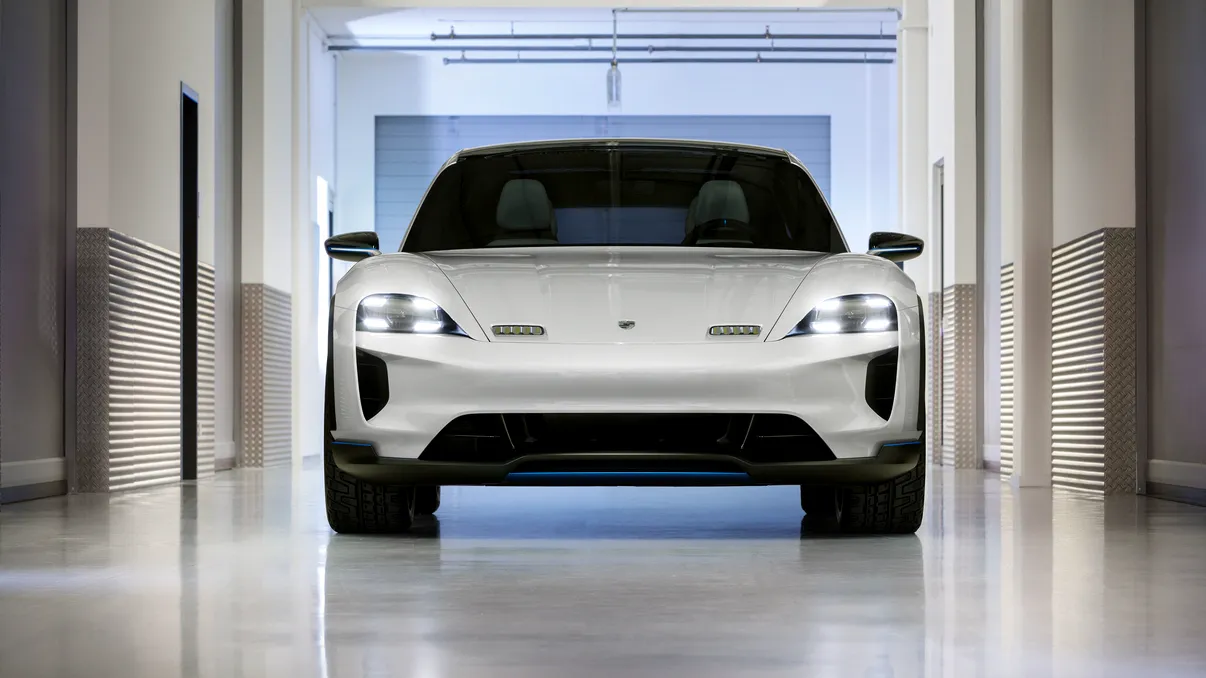 Porsche a dezvăluit rivalul perfect pentru Tesla Model X