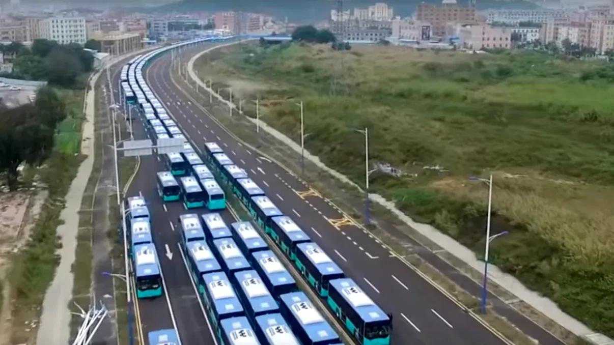 Autobuzele electrice au început să deranjeze industria petrolieră