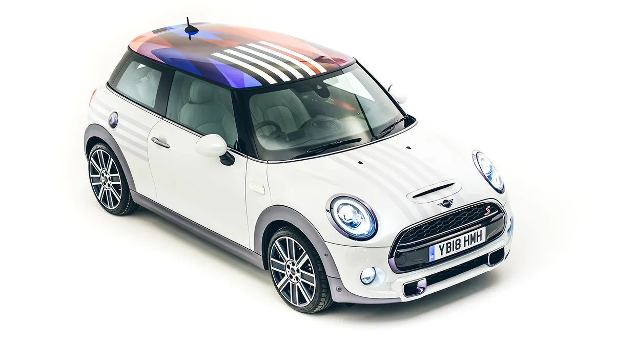 Mașina specială creată de Mini pentru nunta Prințului Harry