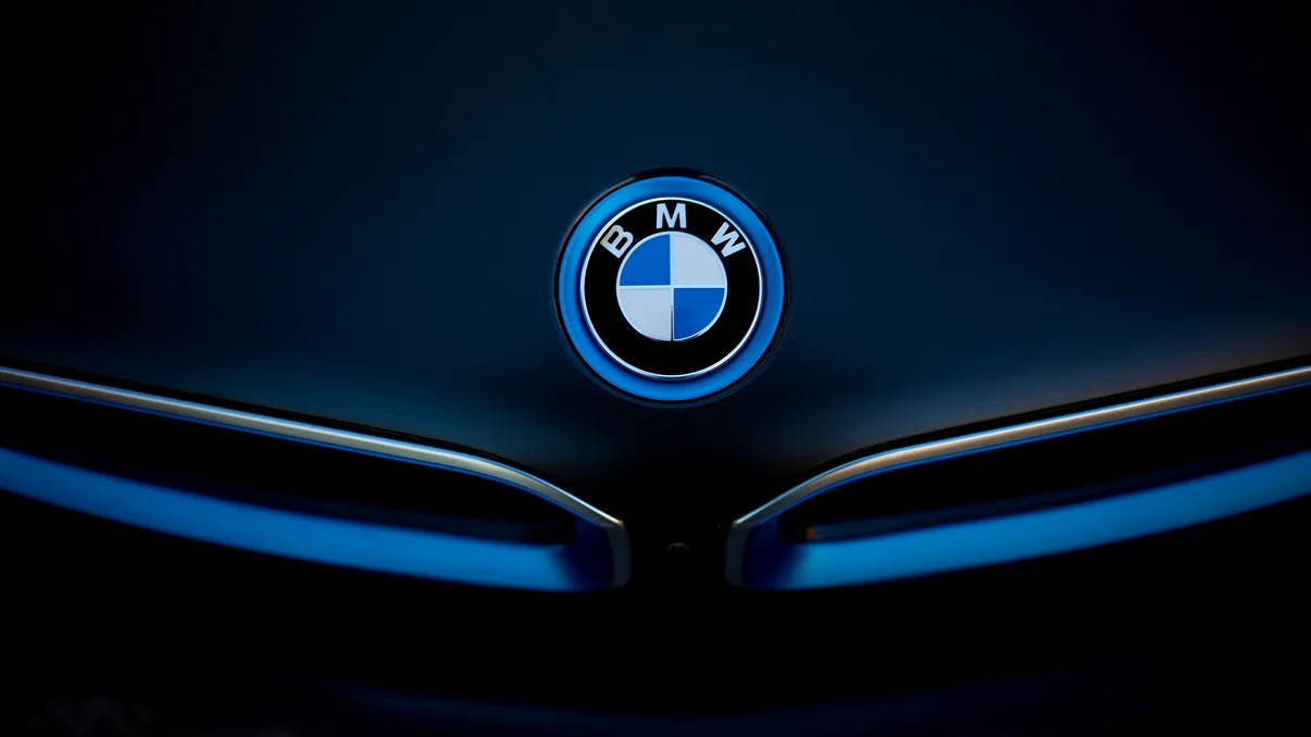 Motivul pentru care BMW recheamă în service 300.000 de mașini