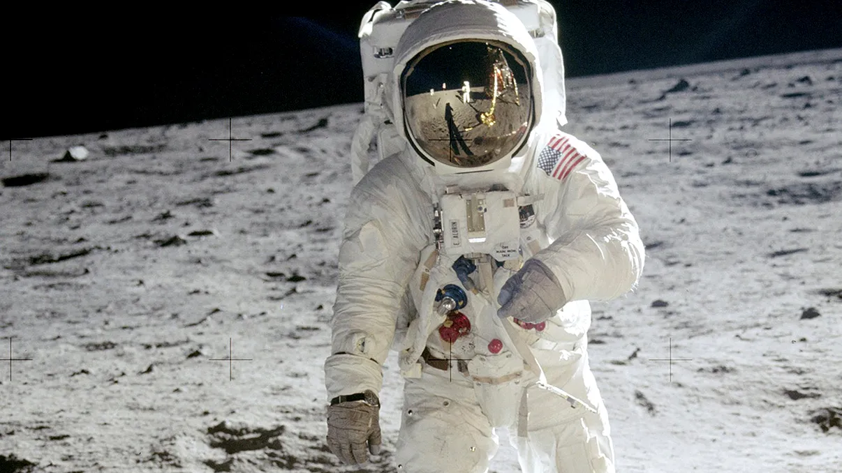 De ce și cum ar putea praful de pe Lună să te ucidă