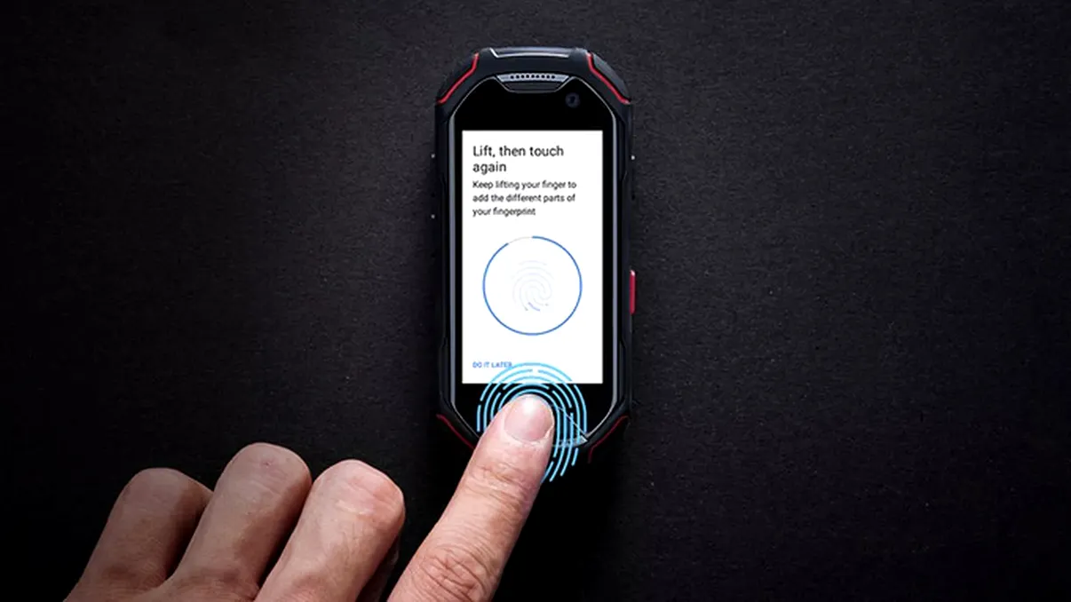 Cel mai mic telefon cu 4G și senzor de amprentă rezistă la trânte