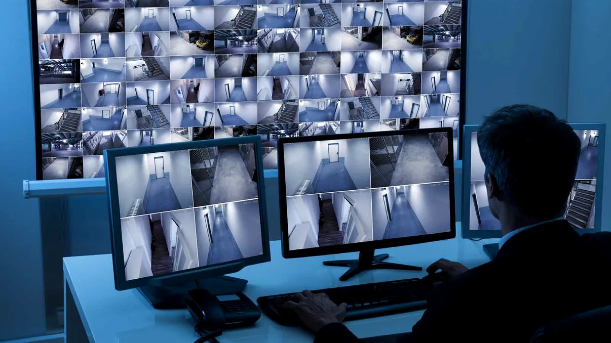 De ce angajații Amazon din România urmăresc înregistrările camerelor de supraveghere ale clienților