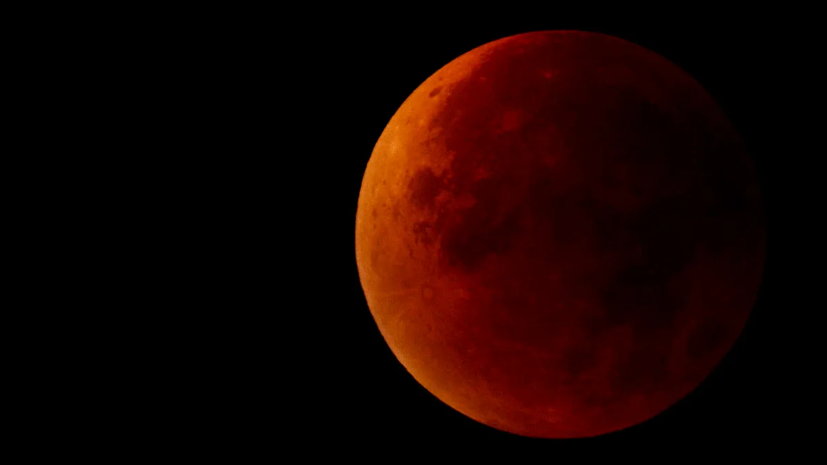 „Luna sângerie” va aduce cea mai lungă eclipsă totală a secolului 21