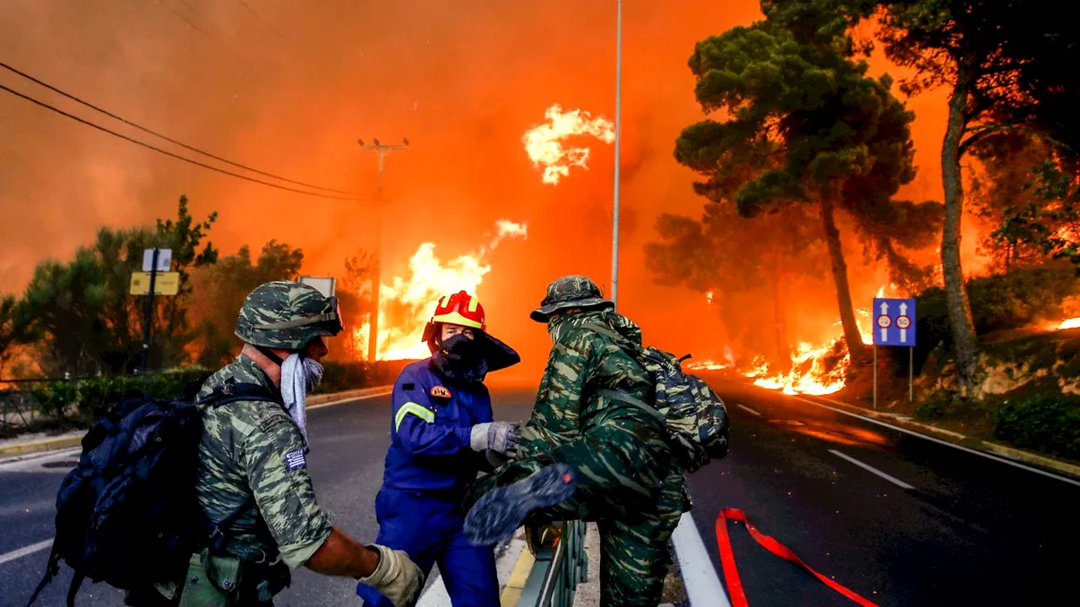 De ce arde Grecia și ce a dus la scenariul apocaliptic de acum