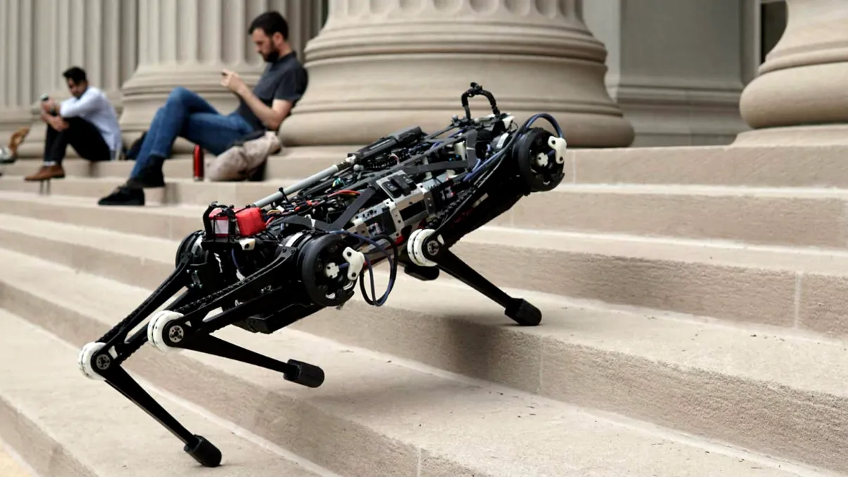 Robotul care te poate fugări și pe scări tocmai a fost creat