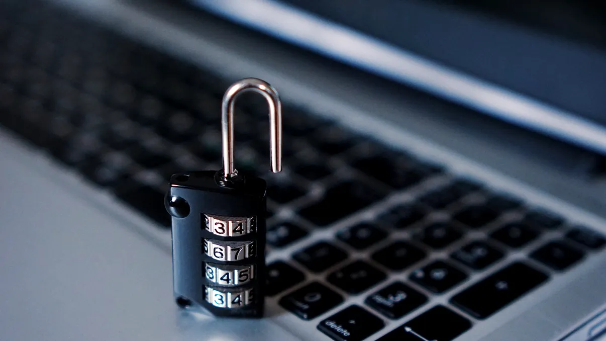 Cele mai importante sfaturi ca să eviți hackerii de pe internet