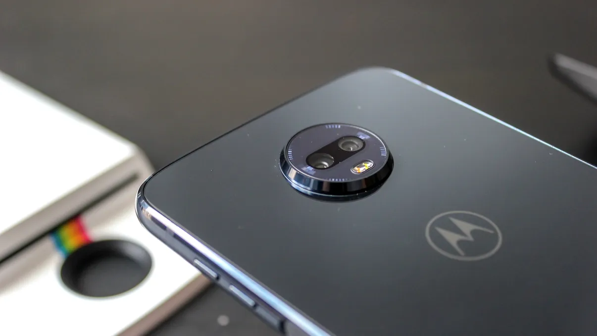 Motorola lansează primul telefon 5G, dar nu merge cum te-ai aștepta
