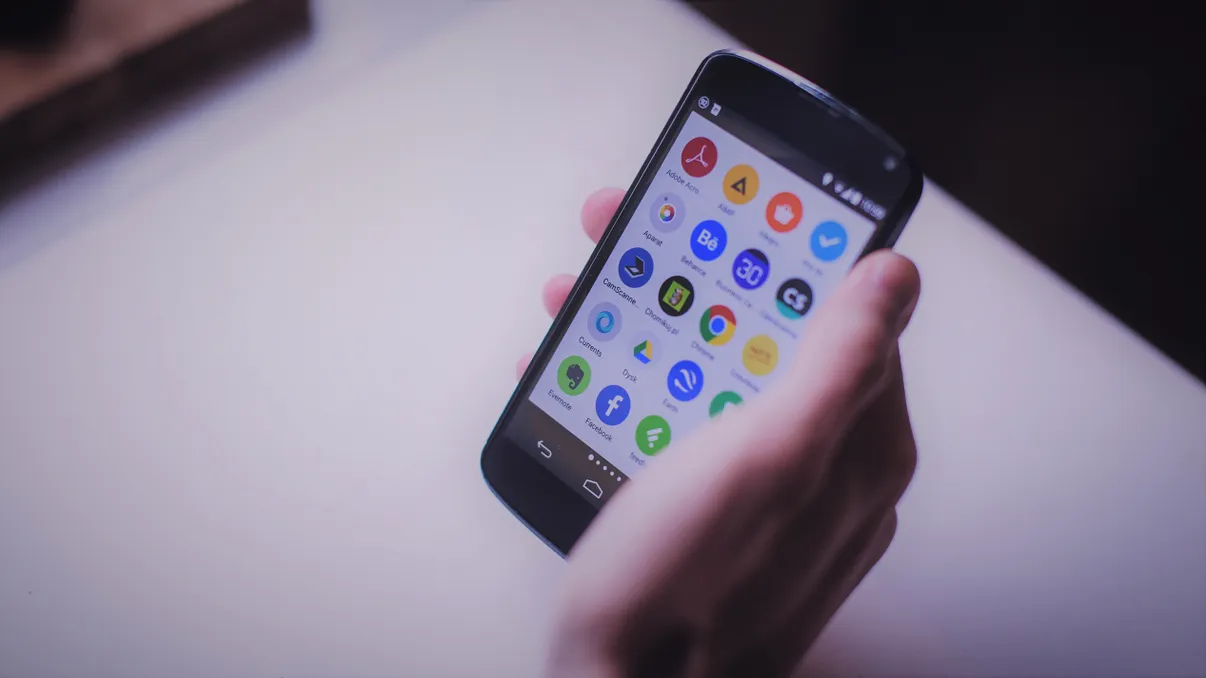 Cum telefonul tău cu Android ar putea deveni o armă pentru hackeri