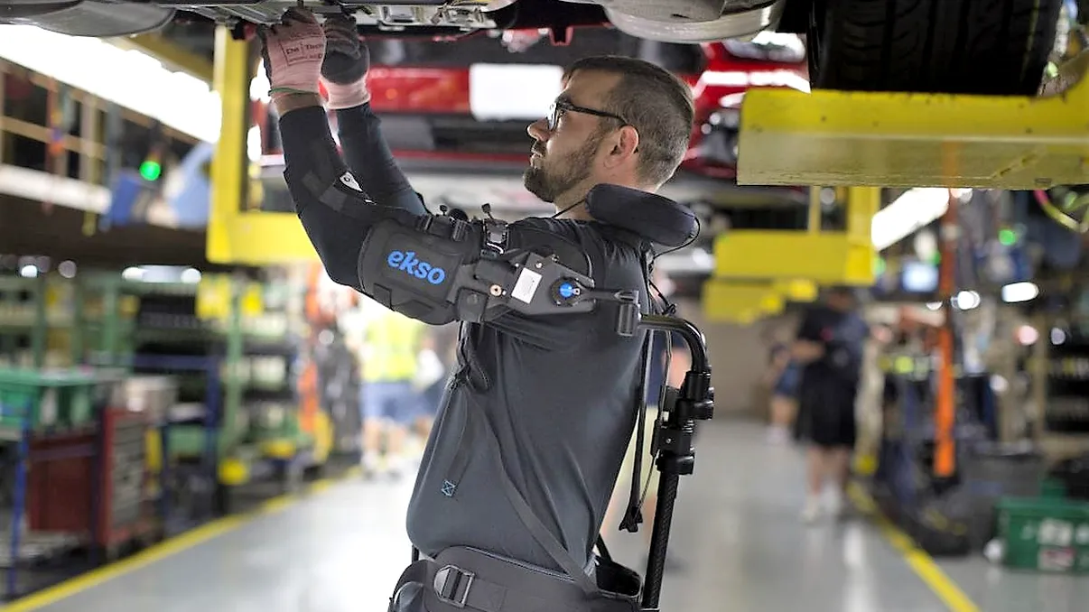 Compania unde devii un soi de cyborg ca să fii mai eficient