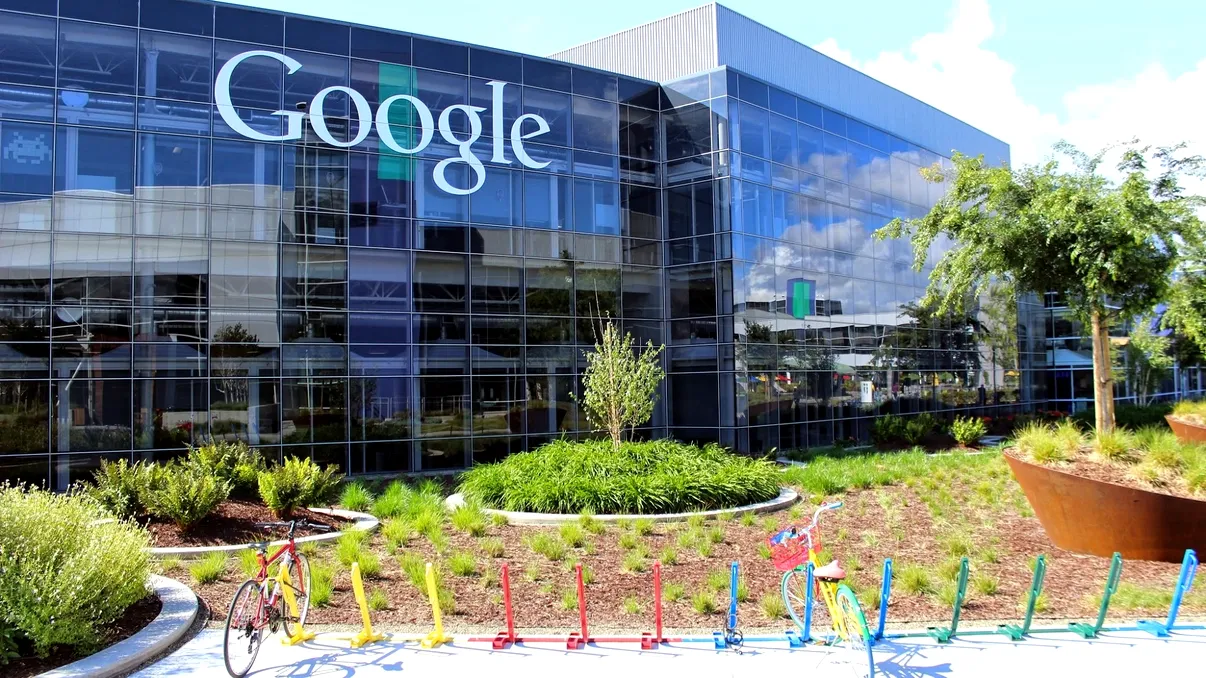 Fondatorii Google demisionează din fruntea companiei. Cine le va lua locul?