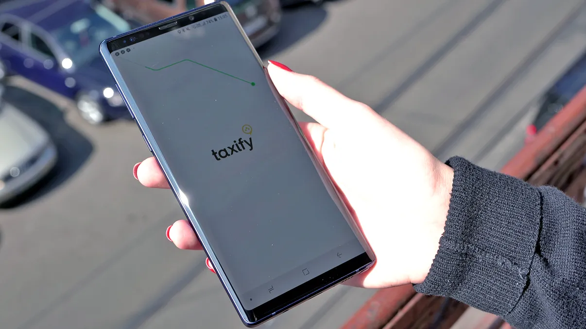 Taxify se ține după Uber și ajunge într-un nou oraș din România