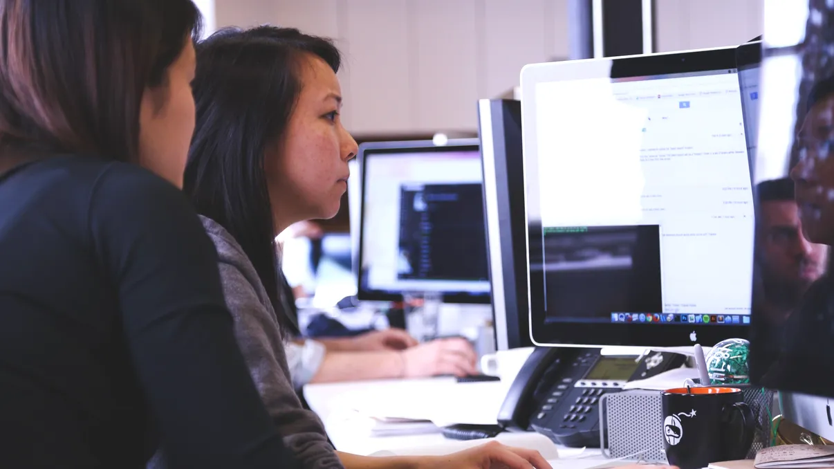 Burse de mii de euro pentru profesorii români care schimbă învățământul