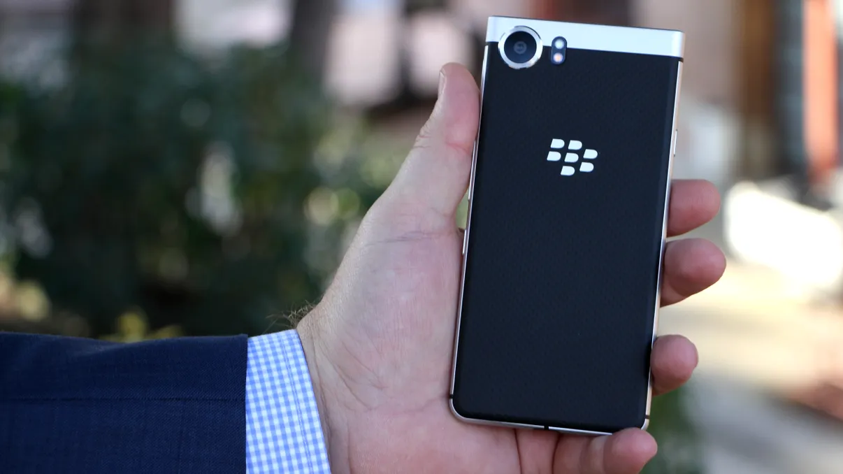 BlackBerry, din nou în actualitate: motivul ciudat pentru care a semnat contract cu Amazon