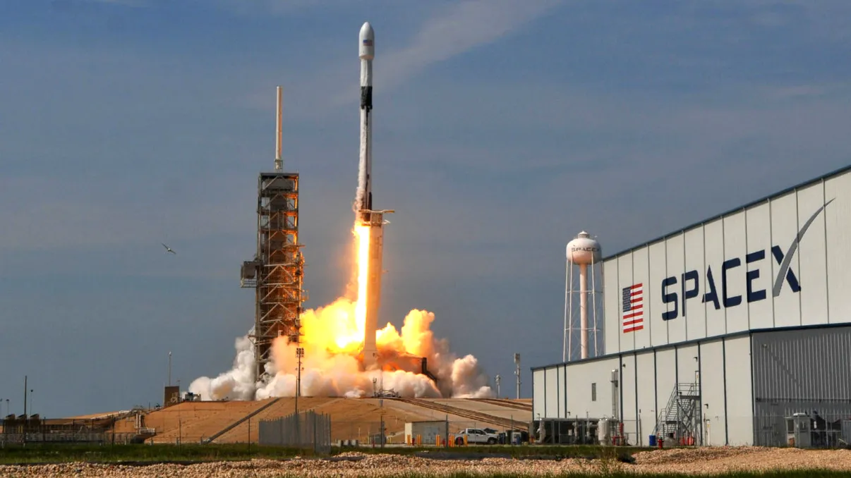 SpaceX ar putea trimite arme în spațiu, pentru armata SUA