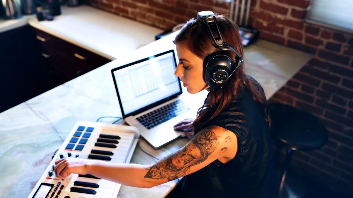 Primele căști care au câștigat un premiu Emmy sunt aproape anonime