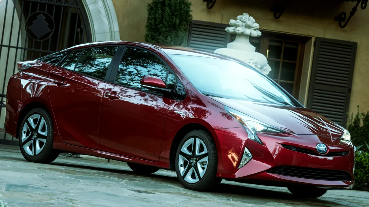 Toyota recheamă în service sute de mii de mașini hibride din Europa