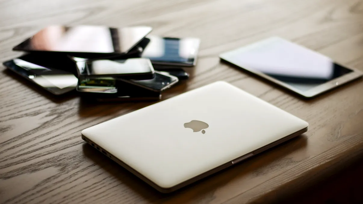 Magazinul din România care îți asigură gadgeturile pentru furt și accidente