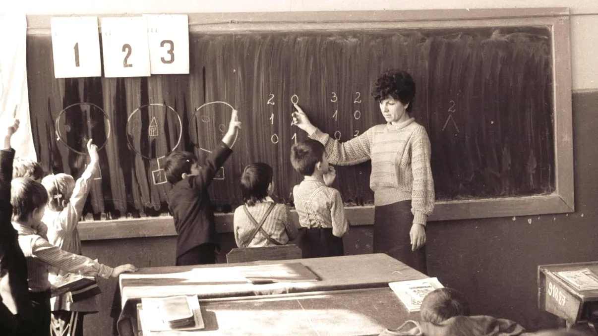 Nostalgia comunistă în școala românească: de ce profesorii visează la un regim mai aspru