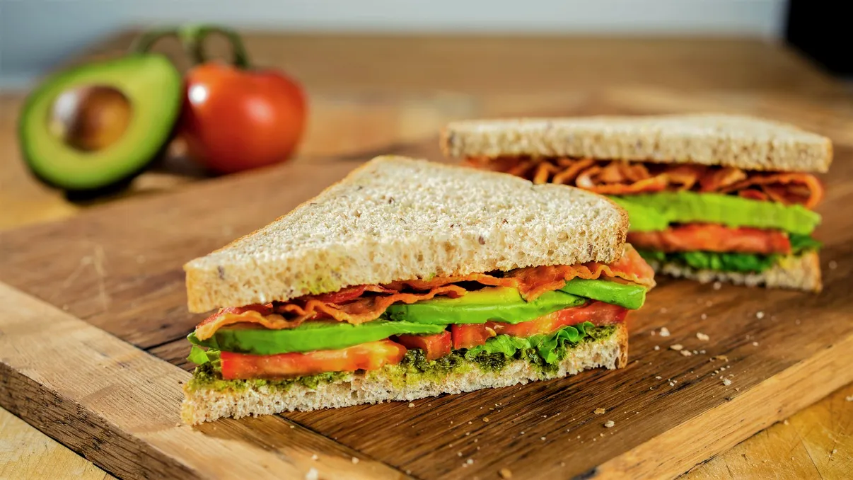 Bărbatul care și-a făcut un sandwich de la zero și l-a costat enorm