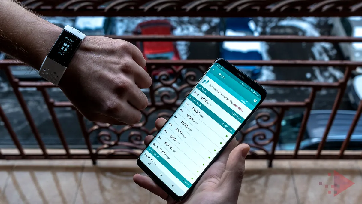 REVIEW Fitbit Charge 3 - Brățara inteligentă care te ține conectat