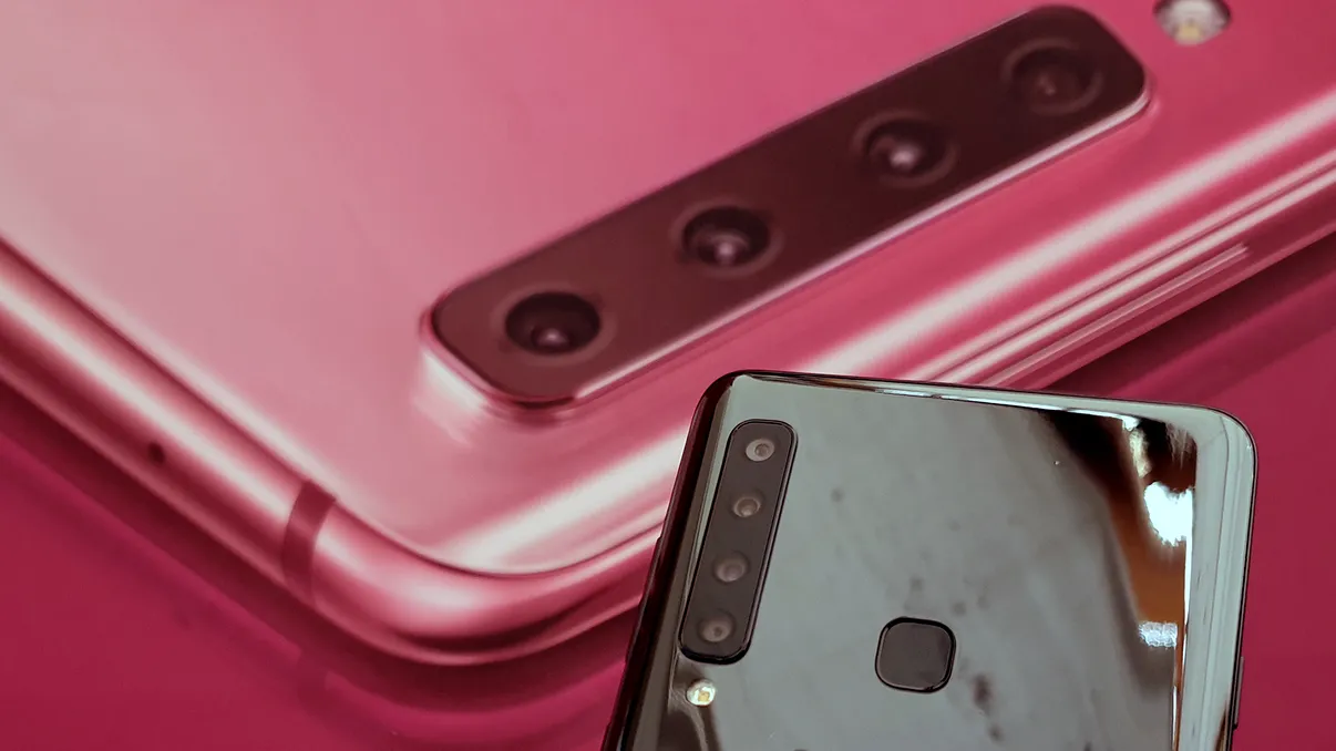 Samsung a lansat în România telefonul cu patru camere. Ce face fiecare