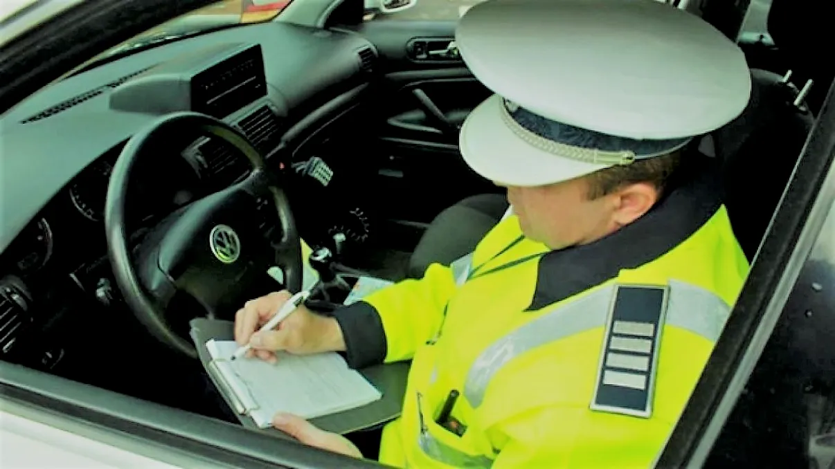 Cum eviți suspendarea permisului dacă te uiți la filme (și nu e o glumă)