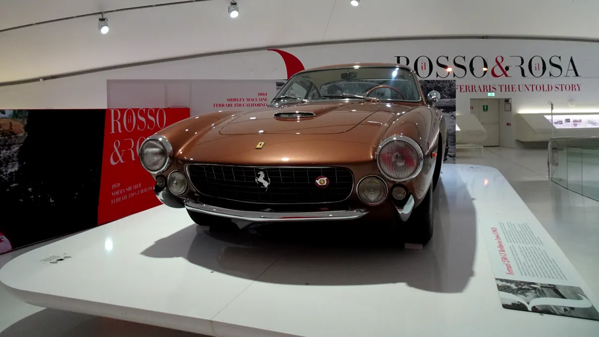 Experiență: pelerinaj culinar în Italia la Osteria Francescana și Ferrari