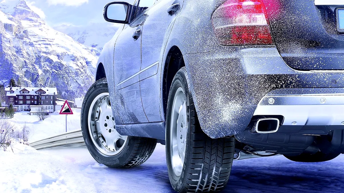 Cum protejezi iarna caroseria mașinii de murdărie și zgârieturi